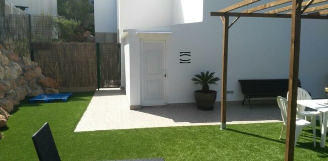 Espectacular adosado situado en el tranquilo pueblo de Cala Llonga