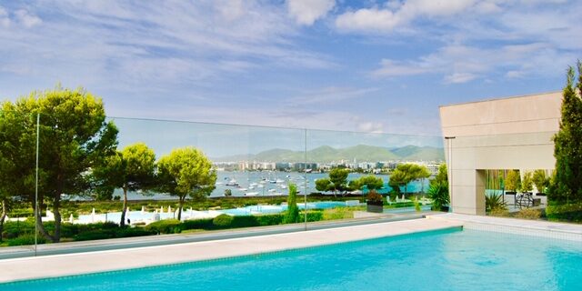 Exclusivo ático de lujo en primera línea en Es Pouet con Piscina privada