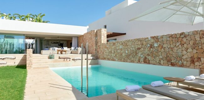 Promoción de lujo que incluye 15 casas de lujo en Cala Comte