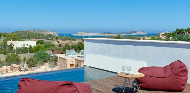 Promoción de lujo que incluye 15 casas de lujo en Cala Comte