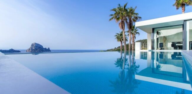 Una impresionante villa con vistas únicas a Es Vedra en Ibiza