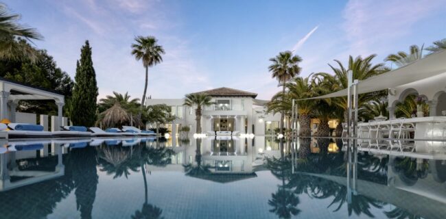 Se vende una hermosa villa en Cala Jondal en Ibiza