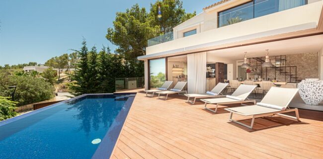 Nuevo listado exclusivo situado en Cap Martinet con licencia de alquiler