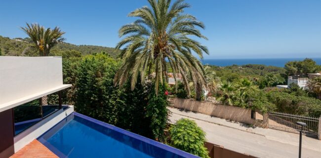 Nuevo listado exclusivo situado en Cap Martinet con licencia de alquiler