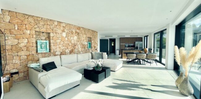 Villa moderna de alta calidad en Can Furnet con impresionantes vistas