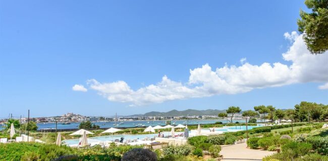 Lujoso apartamento de cuatro dormitorios en venta en Es Pouet en Talamanca