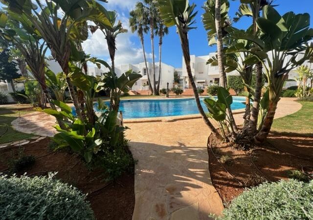 Casa de 136 m2 muy bien situada en primera línea de mar en Santa Eulalia