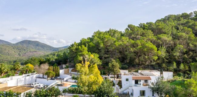 Exclusiva villa moderna reformada de 7 dormitorios en venta en Es Cubells