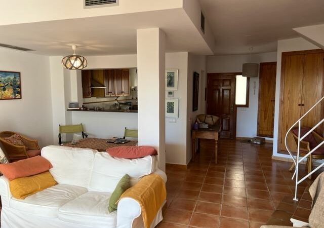 Casa de 136 m2 muy bien situada en primera línea de mar en Santa Eulalia