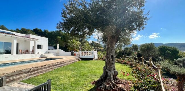 Villa en la costa oeste con vistas espectaculares y licencia turística