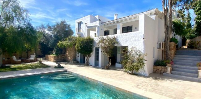 Preciosa finca reformada en ubicación céntrica con fantásticas vistas al mar