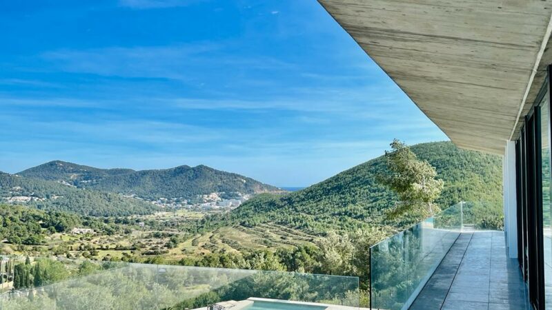 Villa moderna de nueva construcción en Roca Llisa con preciosas vistas