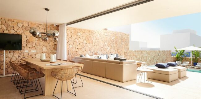 Casa de lujo en Cala Comte con vistas al mar