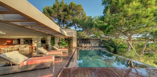 Villa en primera línea con fantásticas vistas al mar