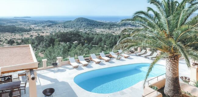 Villa con impresionantes vistas panorámicas al mar y al atardecer en Benimussa