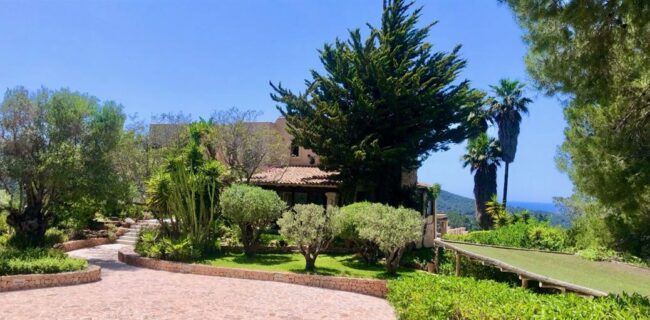 Villa con impresionantes vistas panorámicas al mar y al atardecer en Benimussa