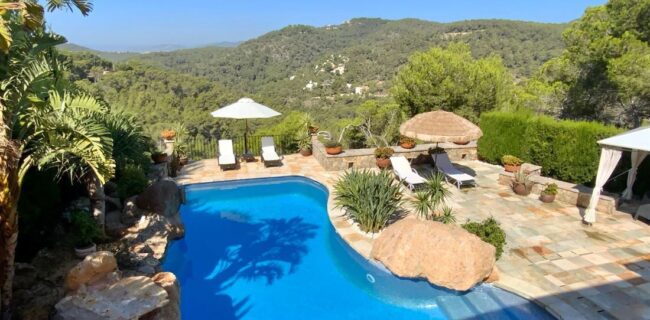 Preciosa villa en la prestigiosa urbanización cerrada de Roca Llisa