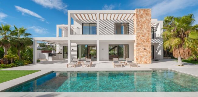 Villa moderna cerca de la ciudad de Ibiza con vistas al mar