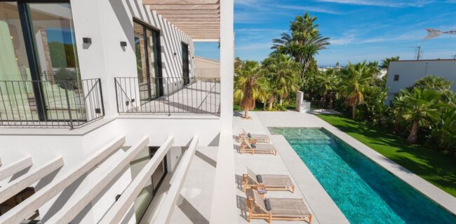 Villa moderna cerca de la ciudad de Ibiza con vistas al mar